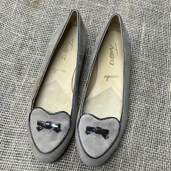 Trotters Suede Heart Vamp Loafers size 6 - Picture 1 of 6